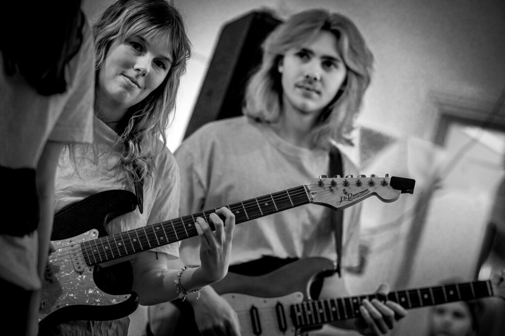 Jazzmusiker spelar gitarr.